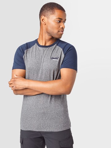 Effilé T-Shirt Superdry en gris : devant