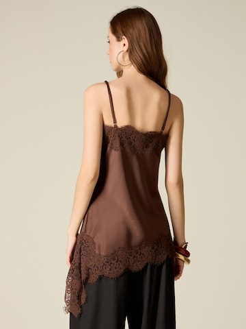 Haut oltre en marron