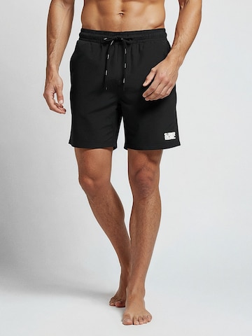 Pantaloncini da bagno 'JOHNNY' di SUPERREBEL® GEAR in nero: frontale