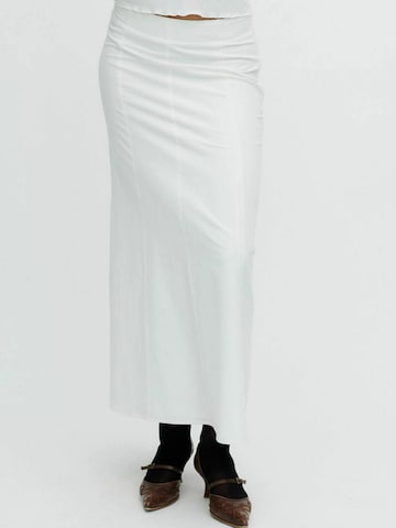 Jupe ' FalkaRS ' Résumé en blanc : devant