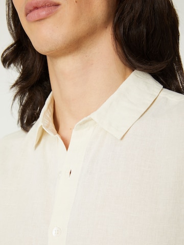 DAN FOX APPAREL - Ajuste regular Camisa 'Logan' en blanco