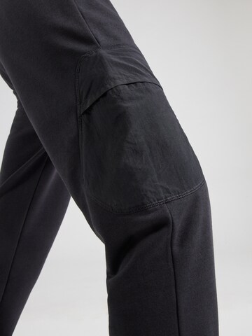 ADIDAS SPORTSWEAR Дънки Tapered Leg Спортен панталон в черно
