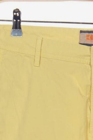 BOSS Shorts 34 in Gelb