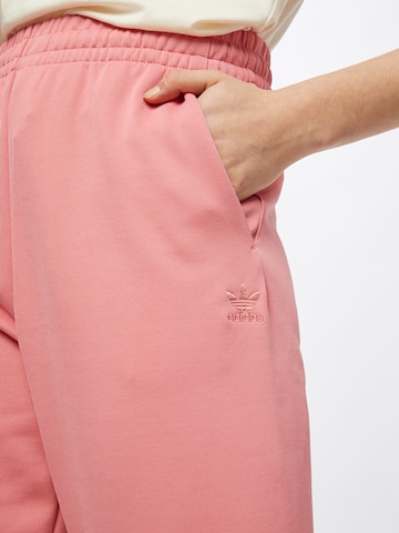 ADIDAS ORIGINALS Tapered Broek in Roze