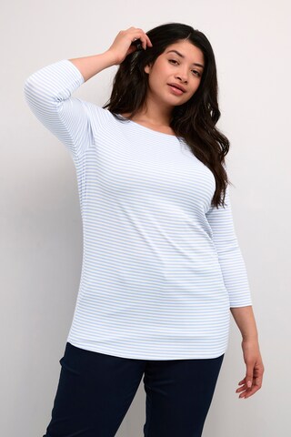 T-shirt 'Malle' KAFFE CURVE en bleu : devant