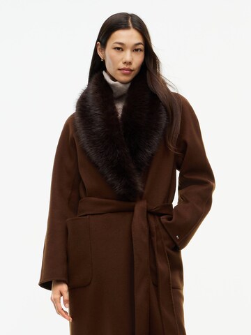 TOMMY HILFIGER Tussenmantel in Bruin: voorkant