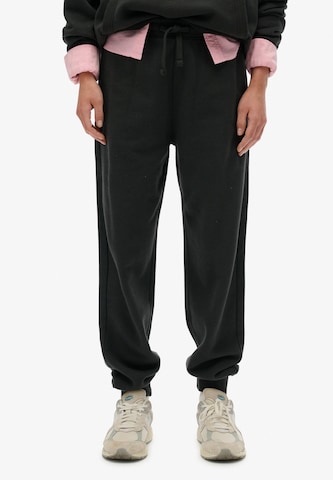 Effilé Pantalon Superdry en noir : devant