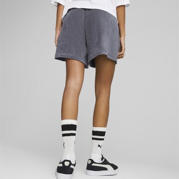 PUMA Loosefit Shorts in Grau