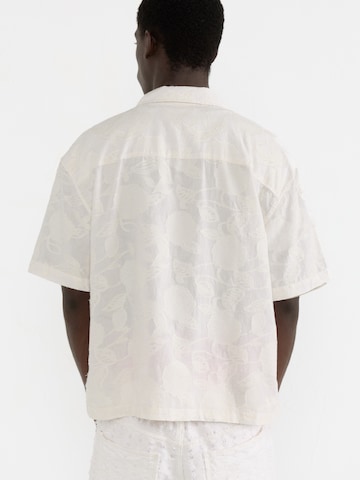 Coupe regular Chemise Pull&Bear en blanc