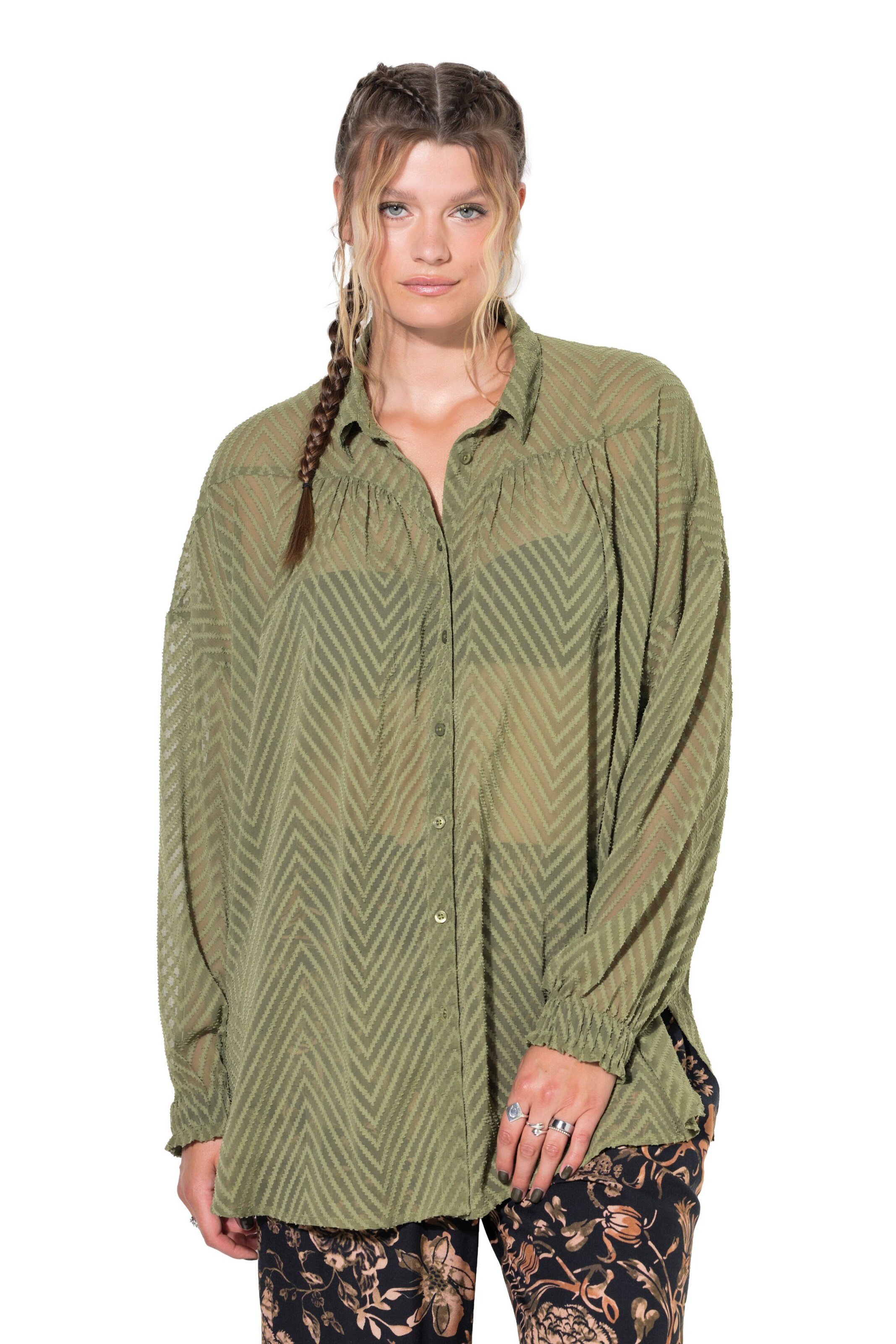 Studio Untold Blouse in Green: front