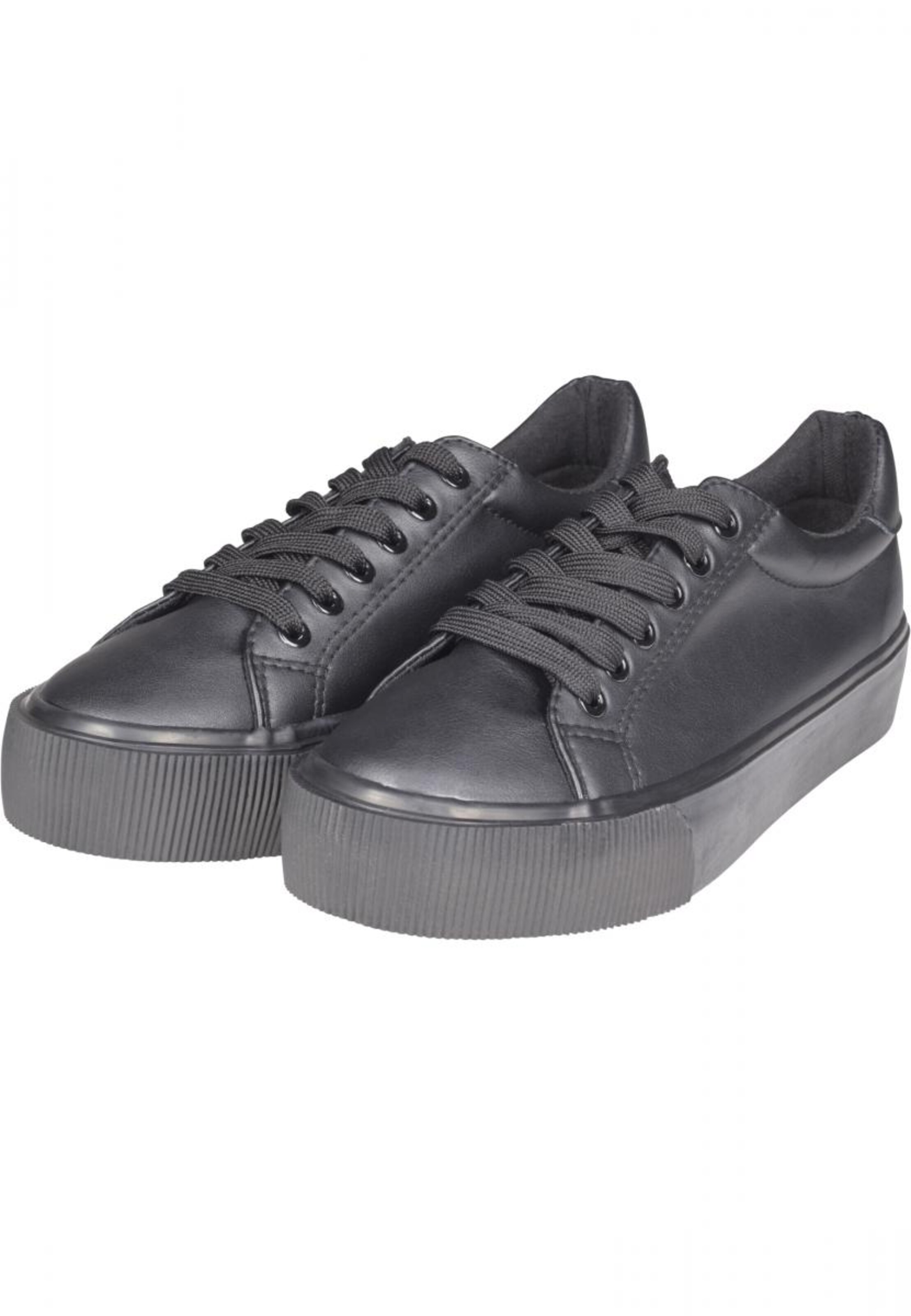 Urban Classics Sneakers in Black