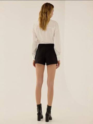 Regular Pantalon 'Shorts' Hiccup en noir
