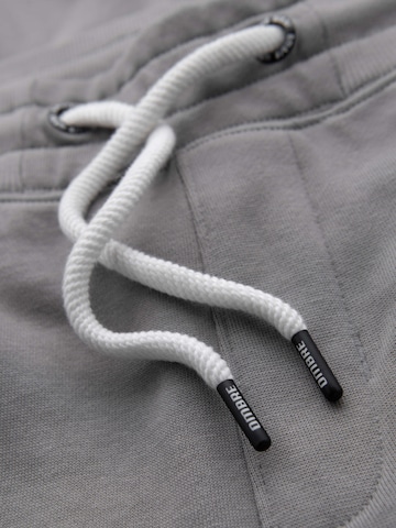 Effilé Pantalon de sport Ombre en gris