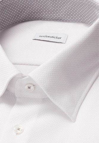 Coupe slim Chemise business 'SMART ESSENTIALS' SEIDENSTICKER en blanc