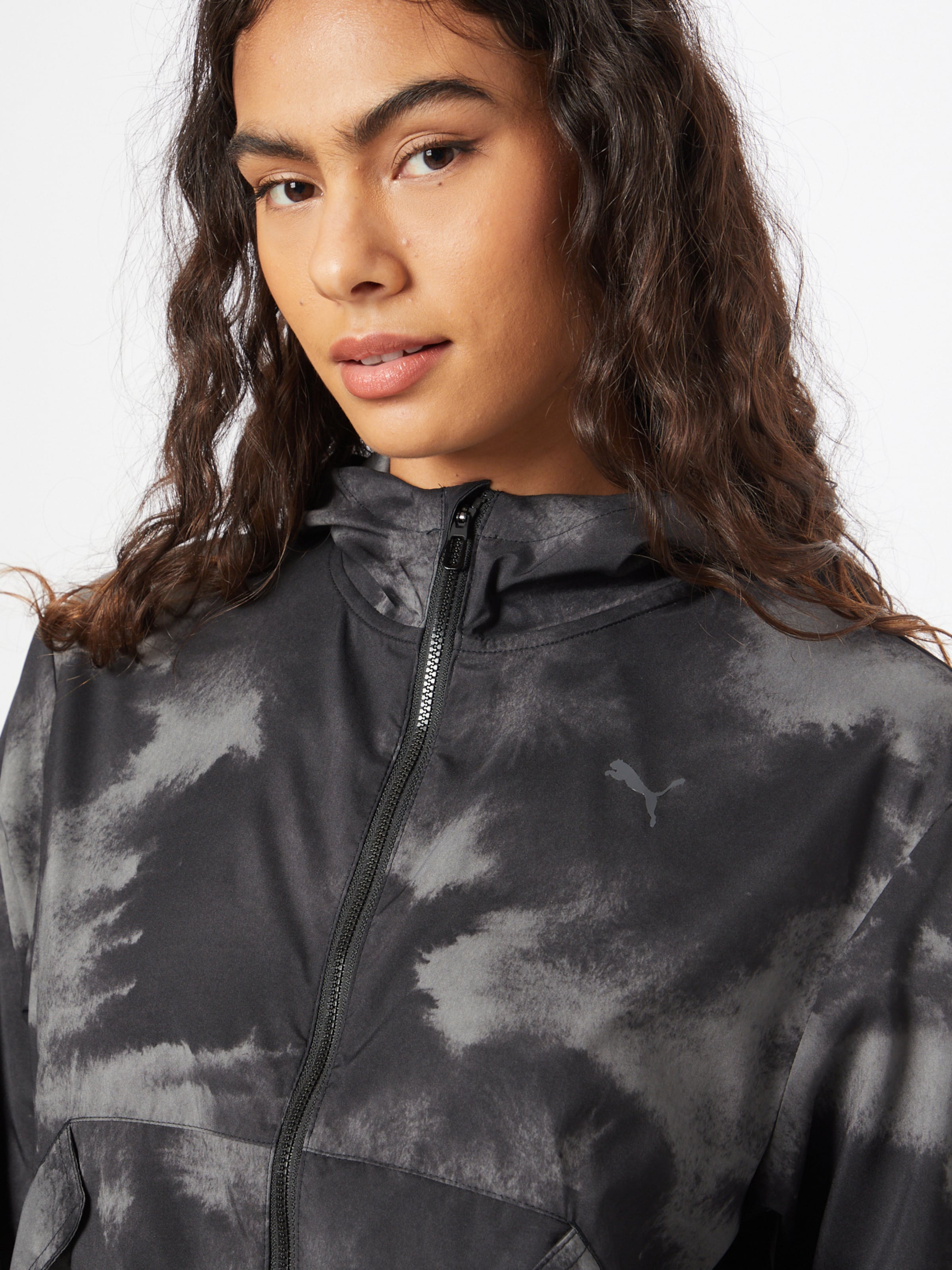 Frauen Sportbekleidung PUMA Sportjacke in Schwarz - QZ47700 Frauen Sportbekleidung PUMA Sportjacke in Schwarz - QZ47700