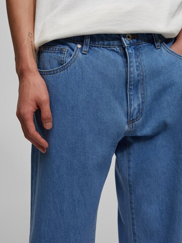 Pull&Bear Lużny krój Jeansy w kolorze niebieski
