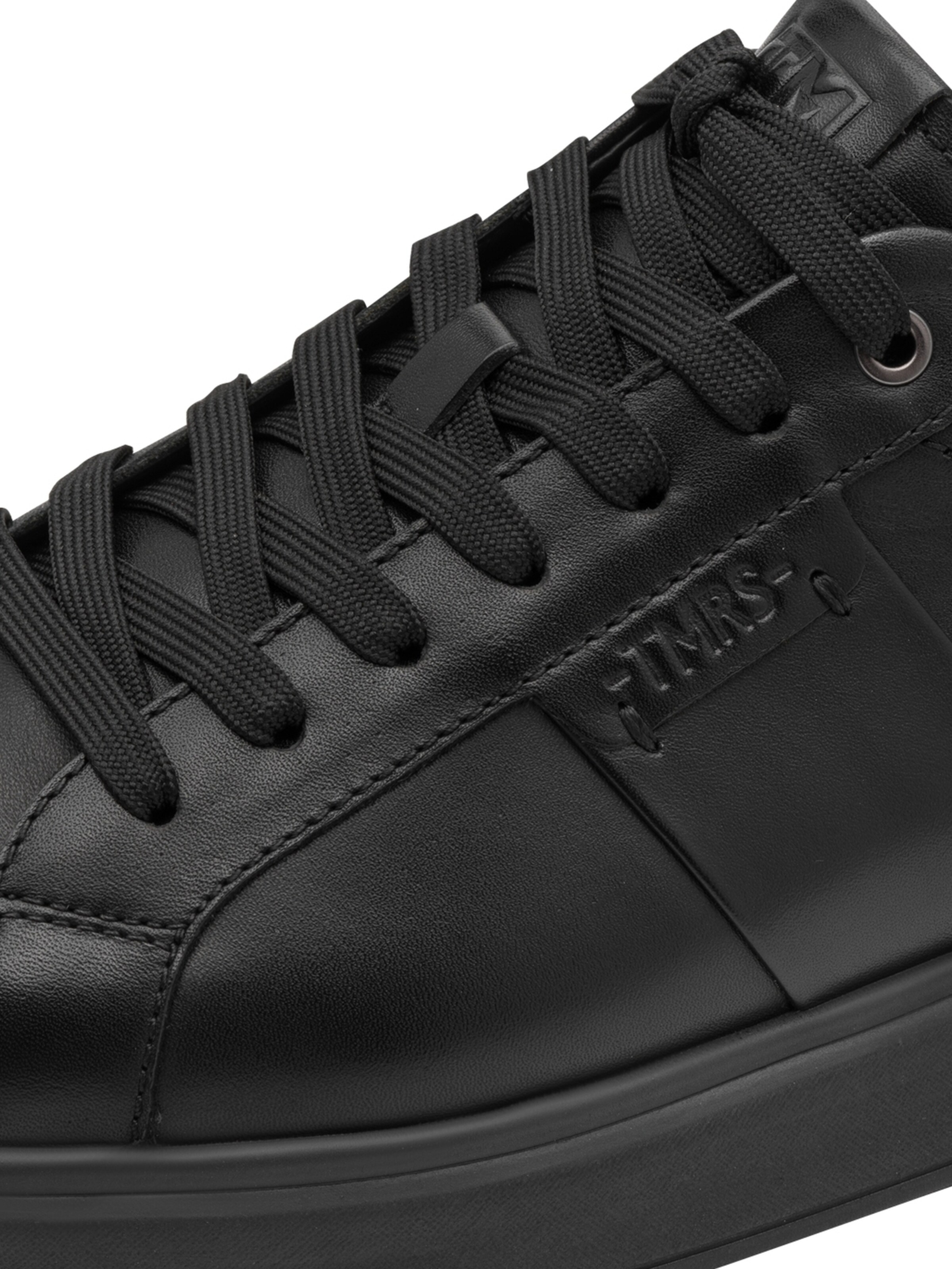 Sneaker bassa di Tamaris in nero