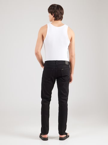 Regular Jean 'DAREN' Lee en noir : derrière
