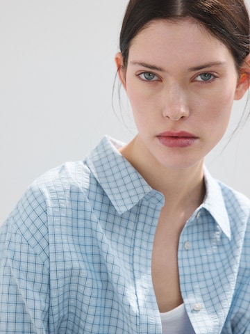 Bluză 'IRUYA' de la MANGO pe albastru