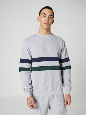 Guido Maria Kretschmer Men Sweatshirt 'Mika' in Grey: front