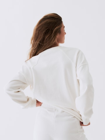 Sweat-shirt 'Ella' RÆRE by Lorena Rae en blanc