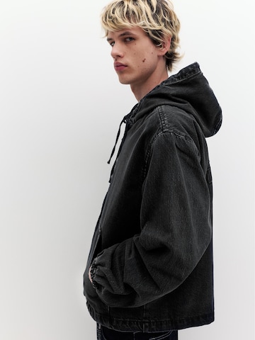 Pull&Bear Prehodna jakna 'STWD' | črna barva