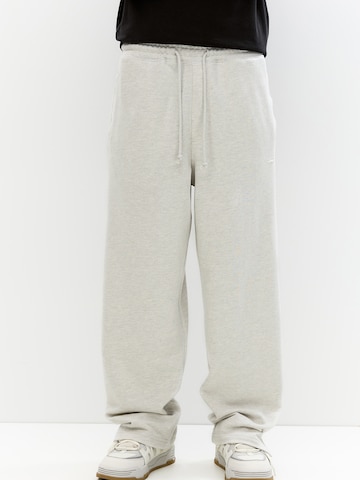 Pull&Bear Loosefit Bukser 'STWD' i hvid: forside