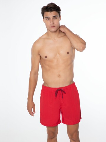 Shorts de bain 'Faster' PROTEST en rouge