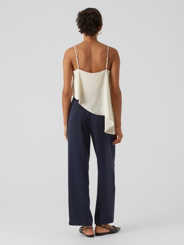 Loosefit Pantalon à plis 'AYOEMINTE' VERO MODA en bleu