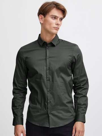 Casual Friday - Ajuste estrecho Camisa de negocios ' CFVIGGO ' en gris: frente