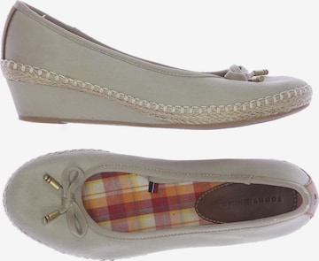 TOMMY HILFIGER Flats & Loafers in 37 in Beige: front
