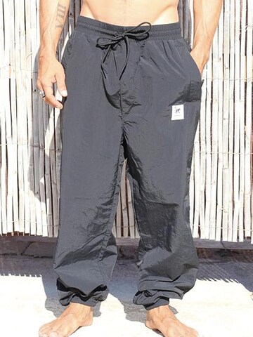 Surf Monkey - Loosefit Pantalón funcional en negro