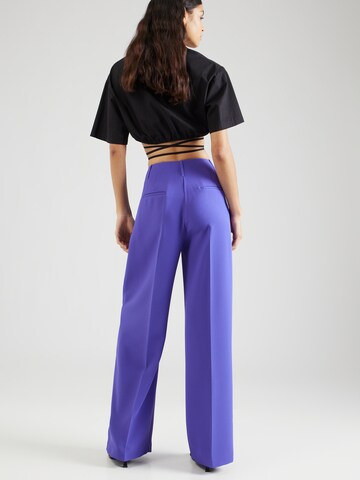 Wide leg Pantaloni con piega frontale di TAIFUN in lilla