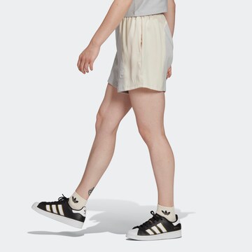 ADIDAS ORIGINALS Loosefit Housut värissä beige