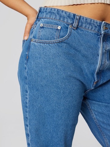 A LOT LESS Regular Jeans 'Jessie' in Blau