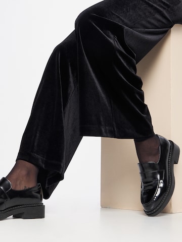 UNITED COLORS OF BENETTON Wide leg Παντελόνι σε μαύρο