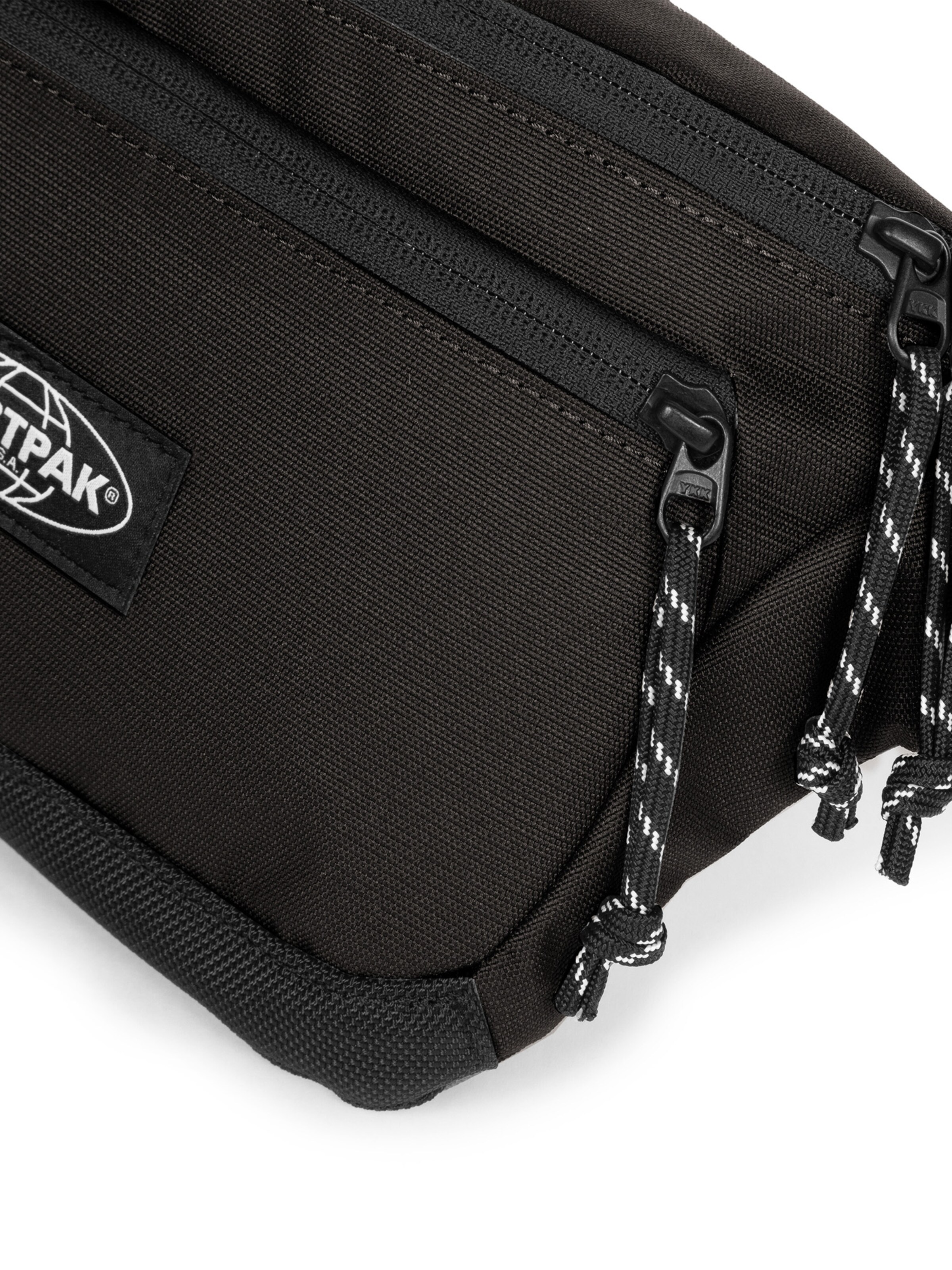 EASTPAK Övtáska - fekete