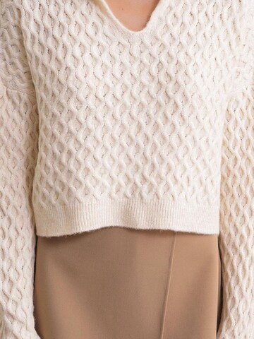 Pullover di MixRay in bianco