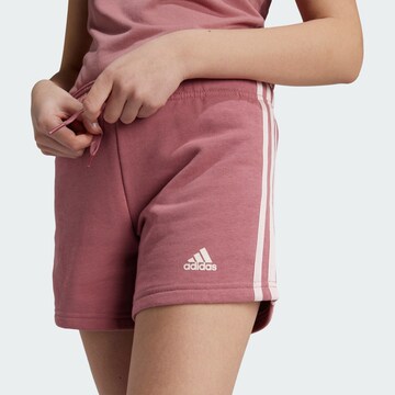ADIDAS SPORTSWEAR Normální Sportovní kalhoty 'Essentials' – červená