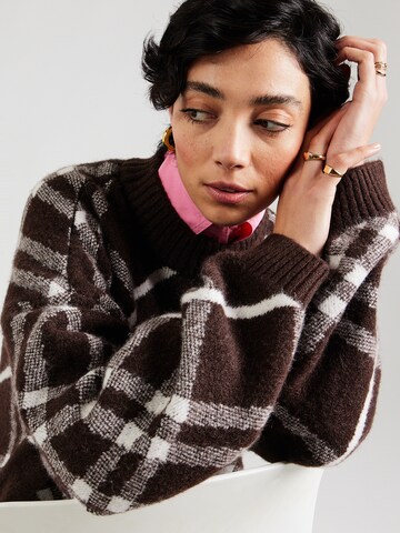 Pullover di Monki in marrone