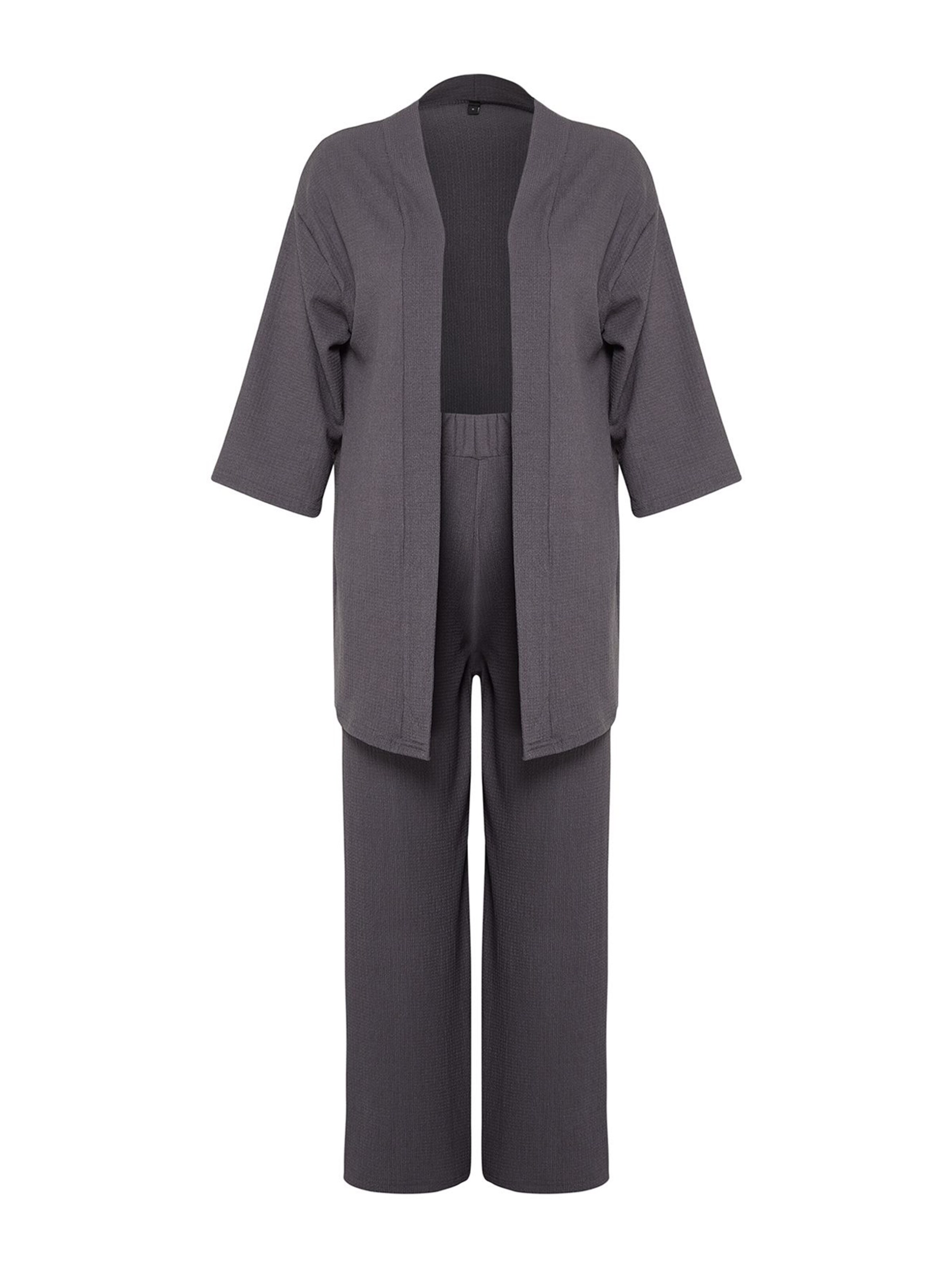 Trendyol - Traje para estar en casa en gris: frente