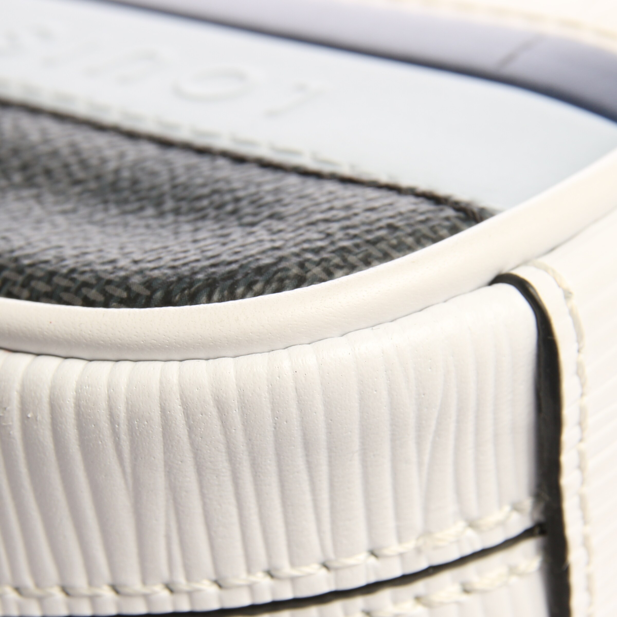 Louis Vuitton Bag in One size in Mixed colors