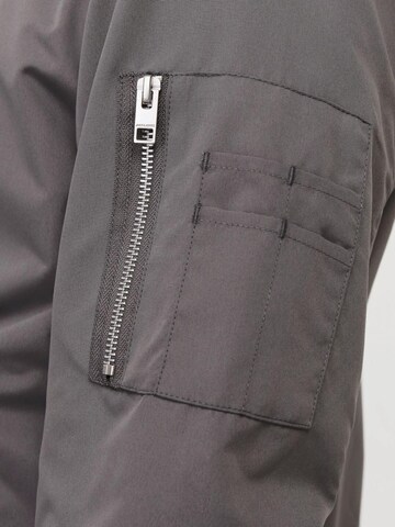 Coupe regular Veste mi-saison Jacks & Jones en gris