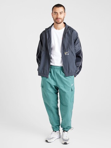 Nike Sportswear regular Cargobukser 'AIR PLAY' i grøn