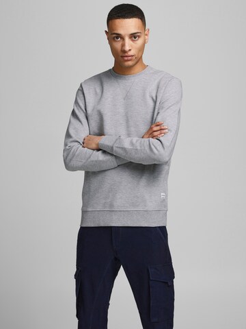 JACK & JONES Sweatshirt in Grey: front