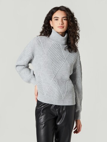 Guido Maria Kretschmer Women Sweater 'Maxine' in Grey: front
