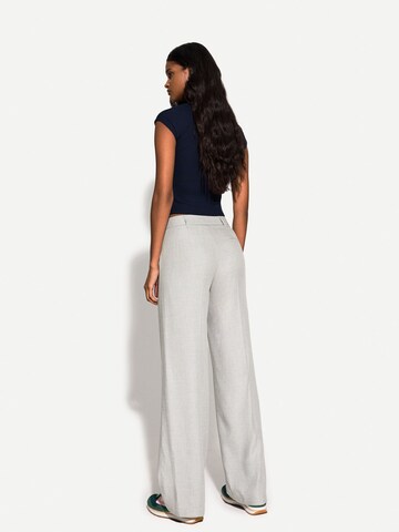 Bershka Wide Leg Bukser med lægfolder i grå
