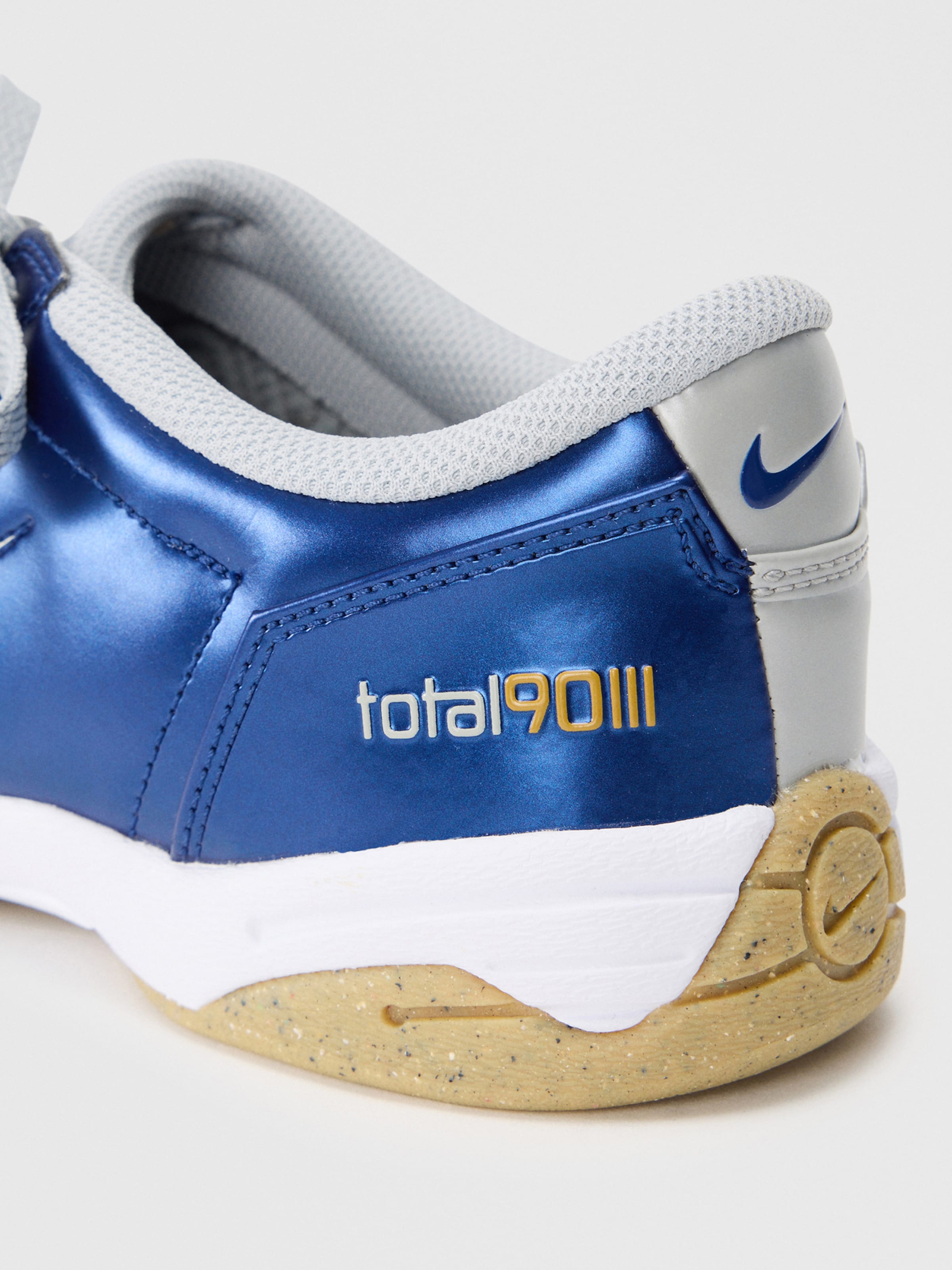 white and blue total 90s