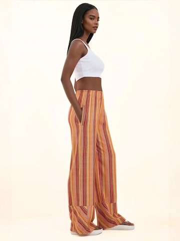 Hiccup Wide Leg Hose in Orange