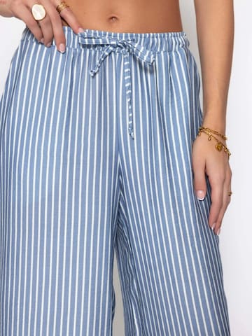 SASSYCLASSY Loosefit Byxa i blå